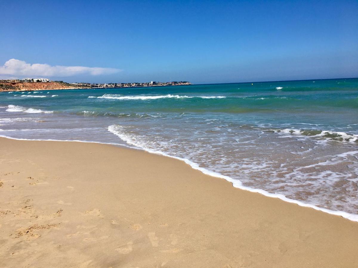 Cosy, Seaview Apartment, Close To Beach And Bars -Edificio Rhin كامبوامور المظهر الخارجي الصورة