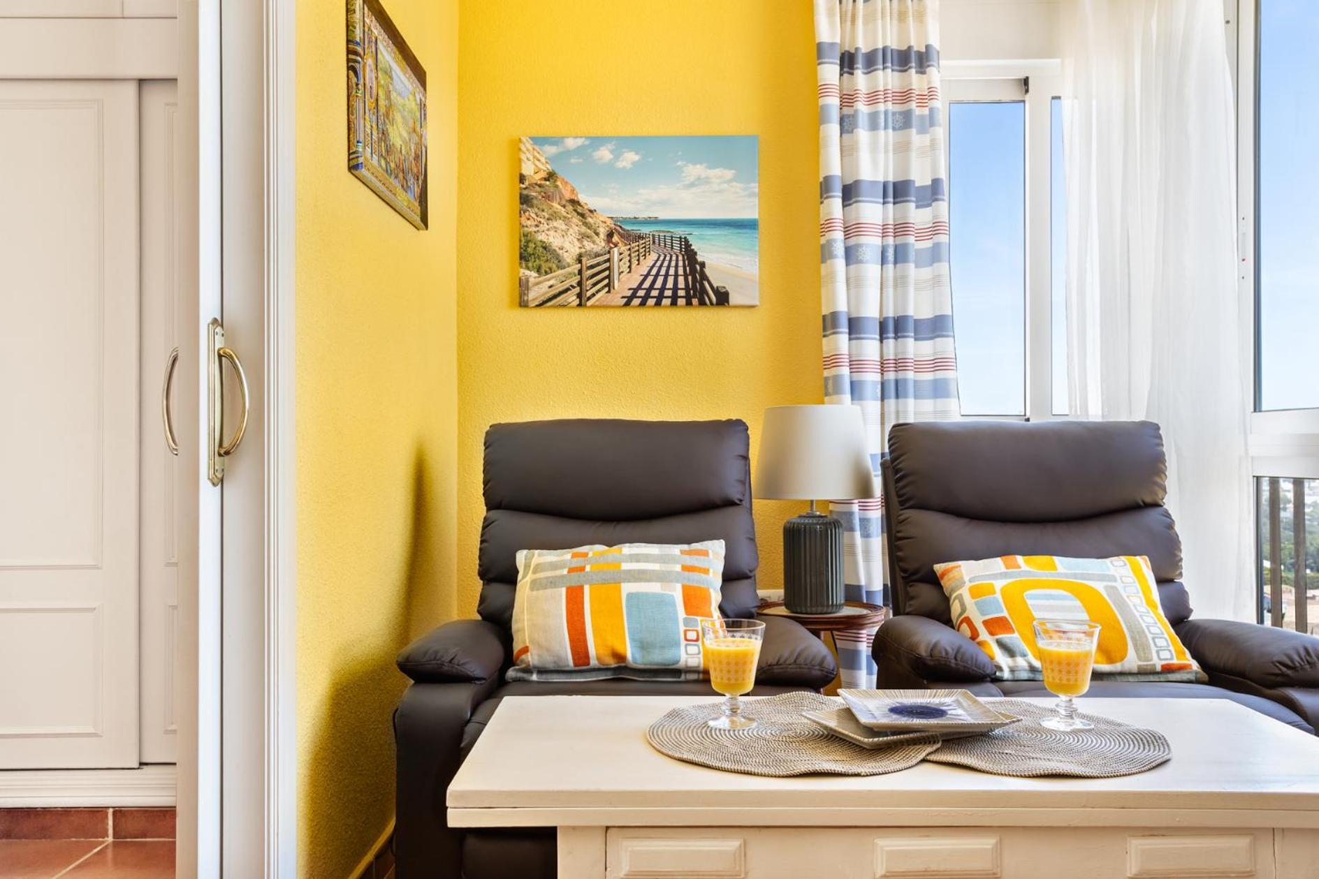 Cosy, Seaview Apartment, Close To Beach And Bars -Edificio Rhin كامبوامور المظهر الخارجي الصورة